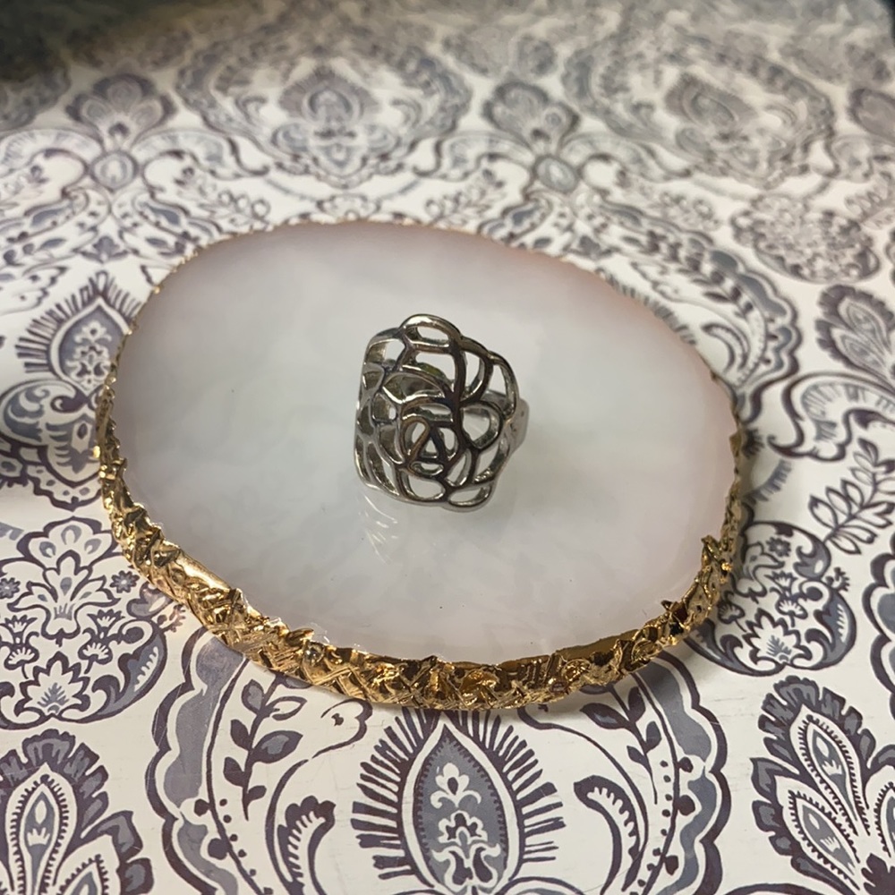 Forever 21 Silver Floral Cut Out Statement Ring